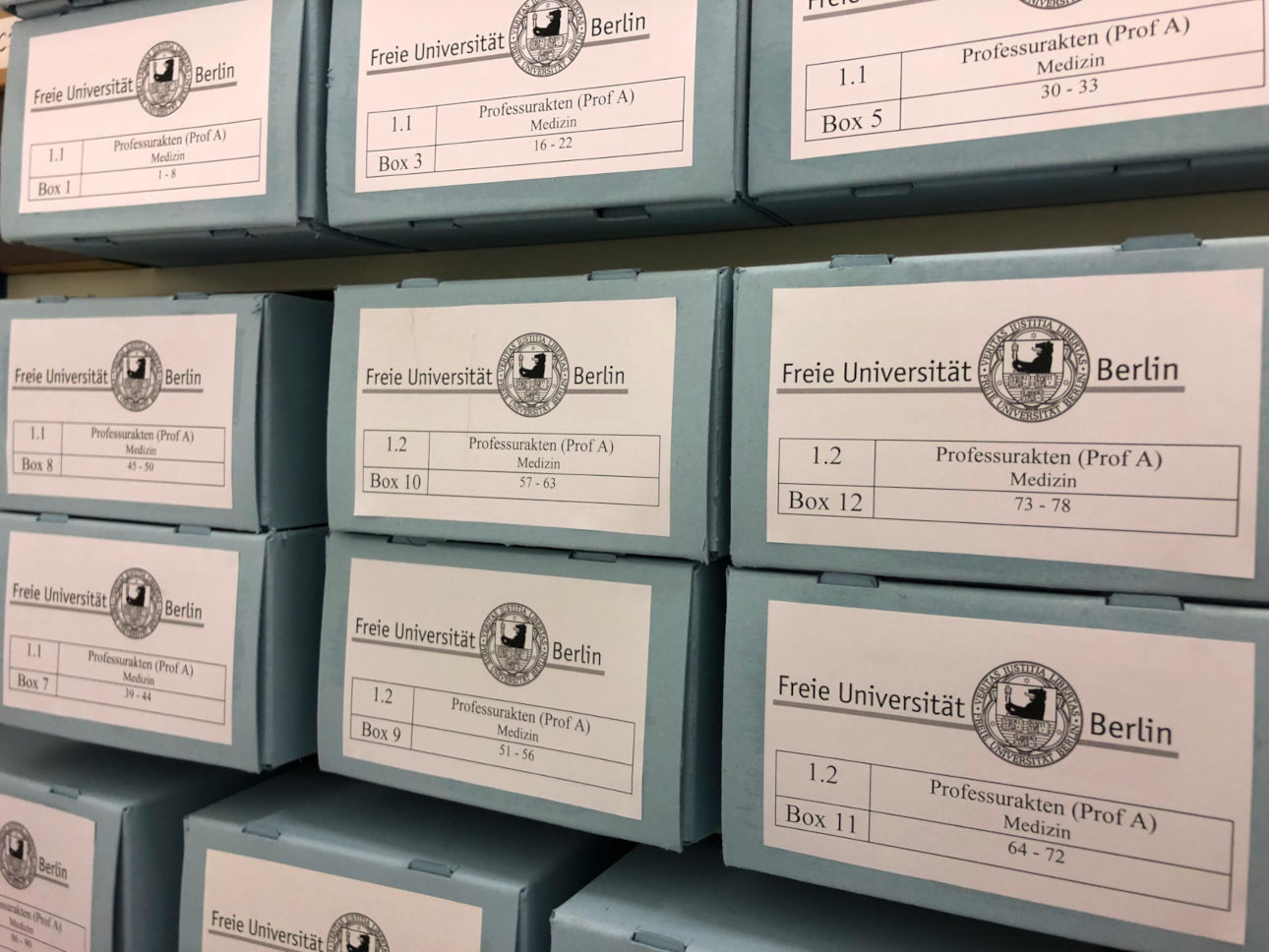 Kisten mit Professurakten