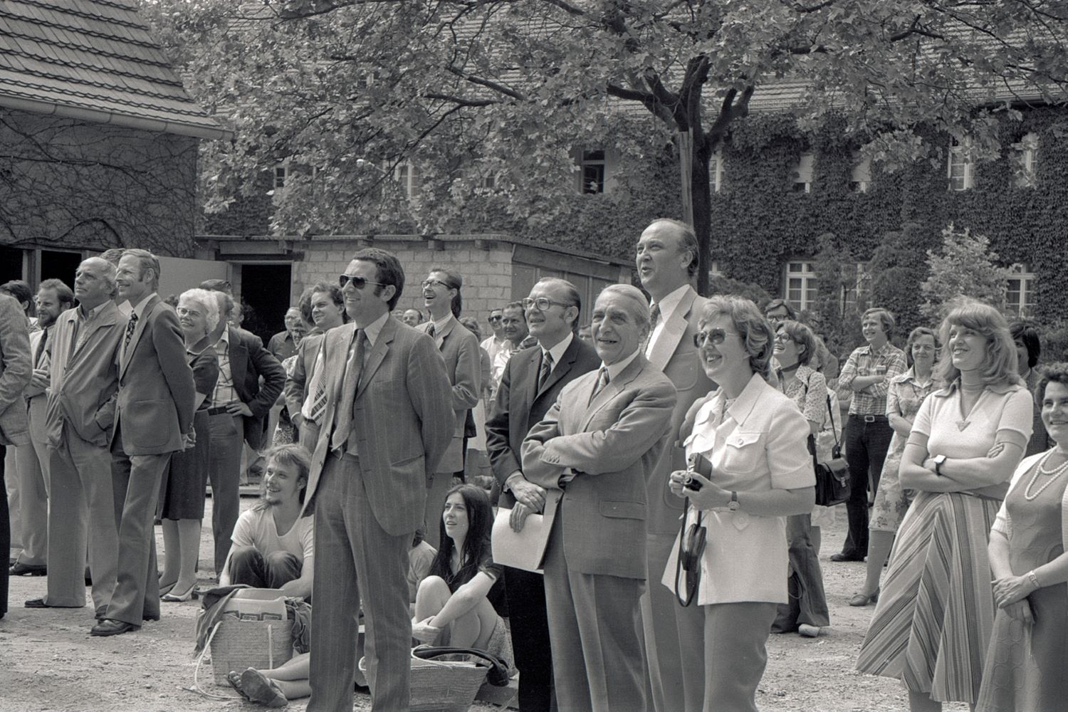 Deckenfestes auf dem Hof vor dem neuen Erweiterungsbau der Universitätsbibliothek