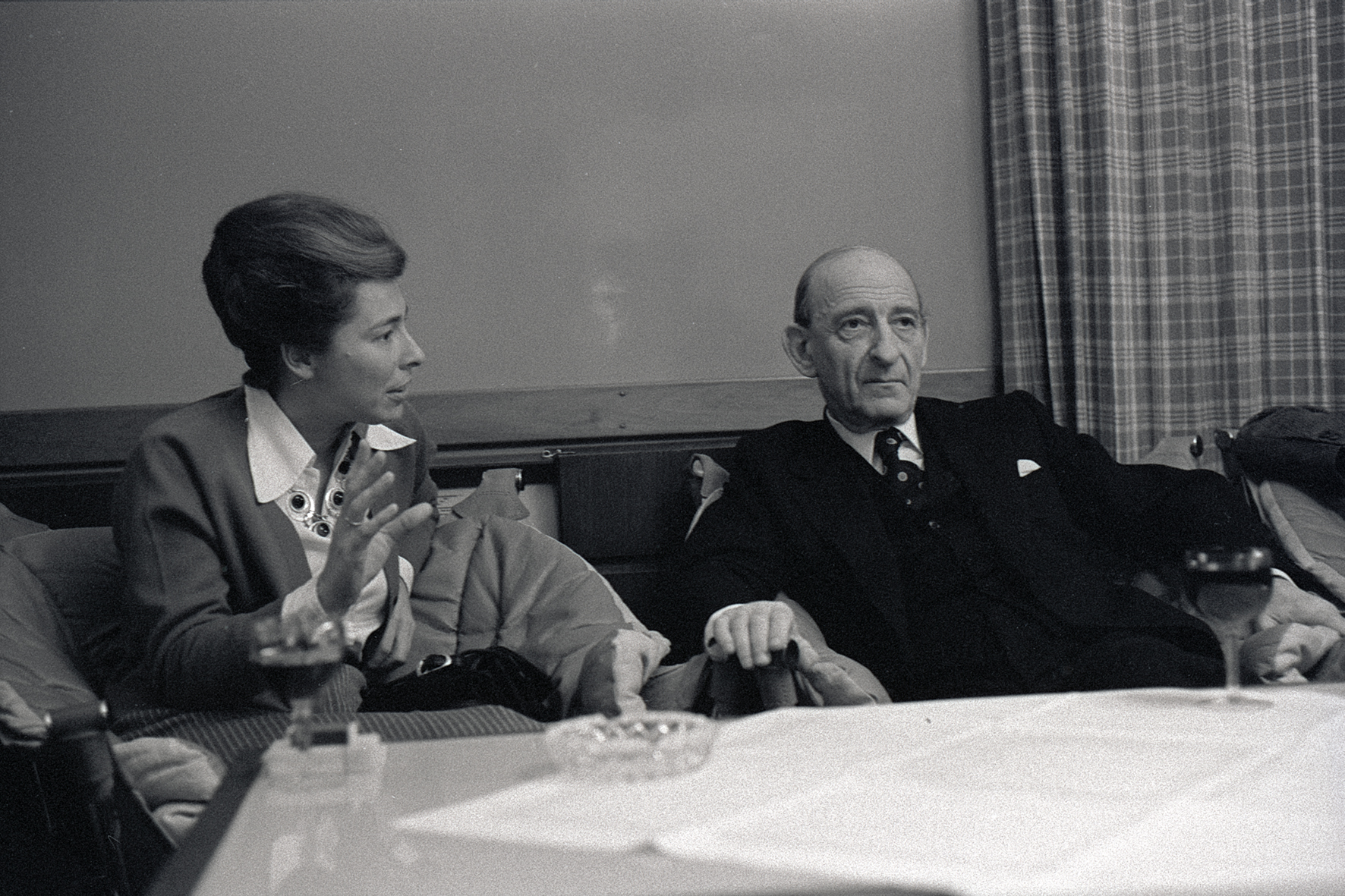 Gesine Schwan (li) und Raymond Aron im Gespräch