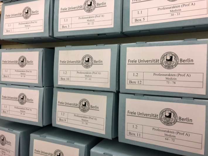 Kisten mit Professurakten